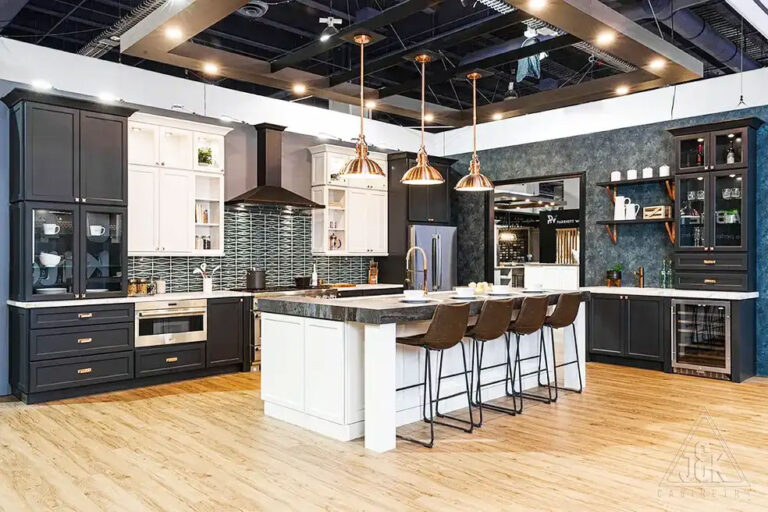 Kitchen cabinets two-tone - J&K showroom